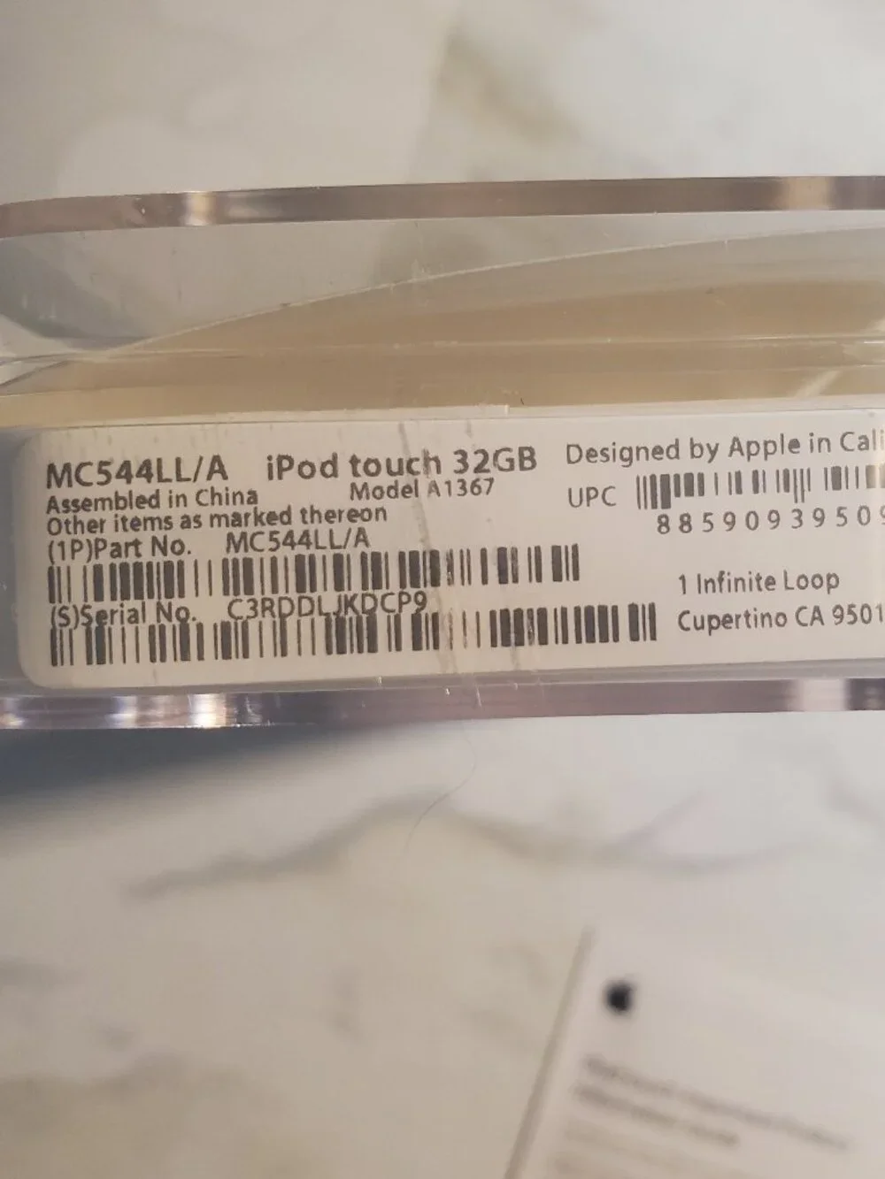 Apple iPod Touch, 32 GB, Model A1367 (4th Generation)